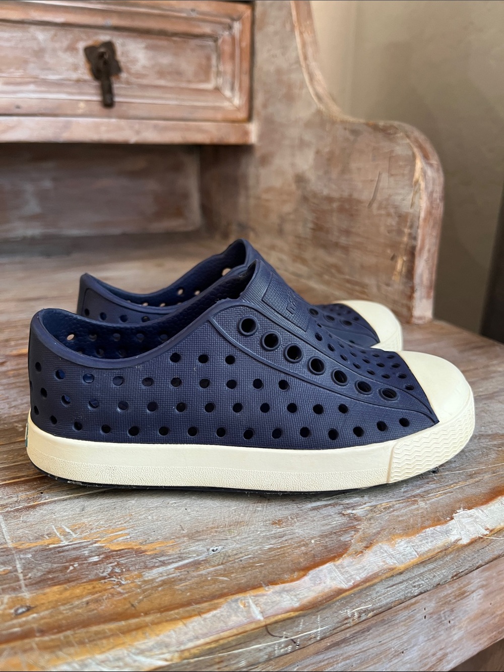 💙 Native Jefferson Pull On Shoes Size 8 Navy Blue Water Shoes Outdoor Summer
